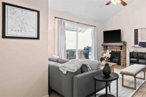 Cozy Top Floor Condo with Mountain Views